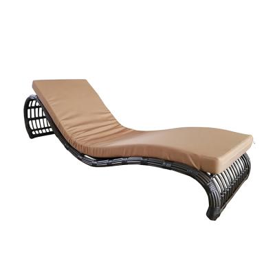 China Swimming Pool Chair Sun Bed Luxury Stylish Outdoor Aluminum Frame Woven Pe Rattan Lounge Chair Heat Resistant/UV Waterproof Resistance/Fire Retardant Patio Furniture for sale