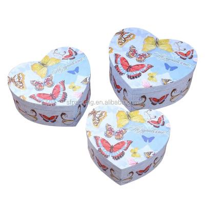 China Recycled Materials Heart Shape White Cardboard Paper Packaging Christmas Box for sale