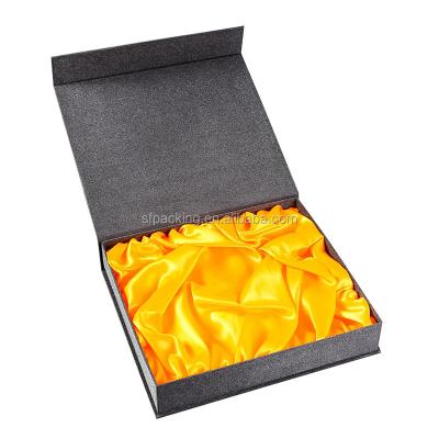 China Recyclable Corrugated Paper Packaging Clamshell Gift Box Wholesale for sale