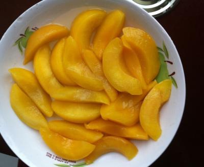 China Children Canned Peaches In Water , Light Syrup For Canning Fresh Peaches for sale