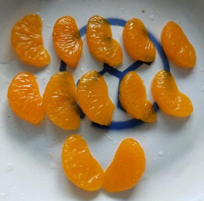 Chine Mandarine en boîte en sirop léger/dans l'origine fraîche lourde de la Chine de goût conserve de fruits de paquet de bidon de sirop à vendre