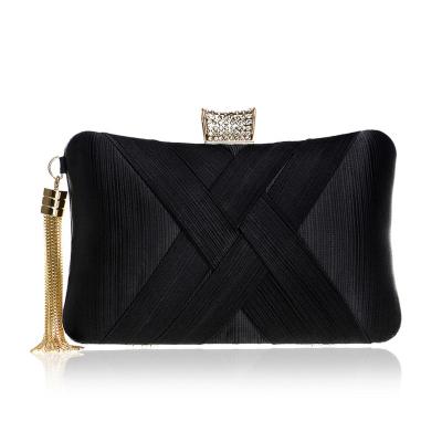 China Ladies Evening Clutch Bag Women Silk Clutch Bag With Metal Chain for sale