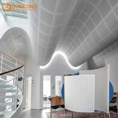 Cina Pannello falso curvo esteriore elegante di decorazione perforato del controsoffitto del soffitto di alluminio del metallo dell'irregolare in vendita