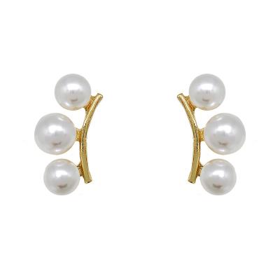 China TRENDY Wholesale Gold Plated Designer Earrings Jewelry Cute Pearl Earrings for sale