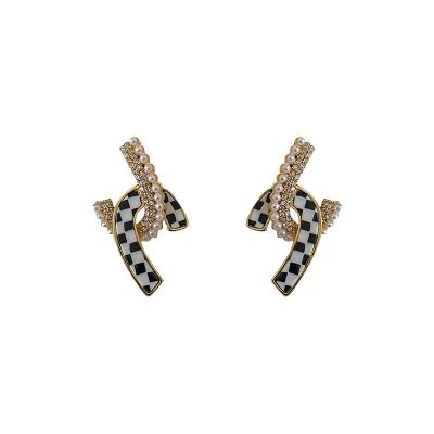 China New Trendy Fashion Design Stud Earrings Ladies Statement Earrings for sale