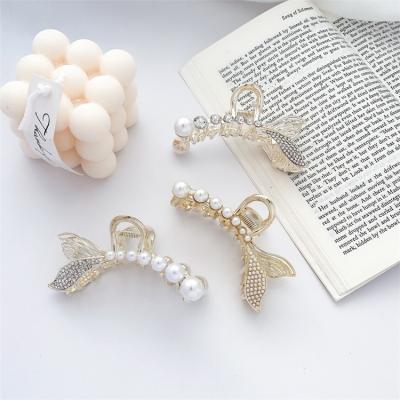 China 2021 New Europe Girls Hair Decoration Women Fashion Retro Mermaid Pearl Hair Clips Crystal Metal Hair Claw For Long Hair Accessories for sale