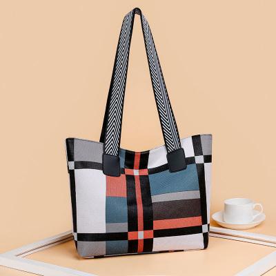 China Luxury Tote Bag Women New Fashion Designer Ladies Shoulder Handbag Women Bag Large Capacity Plaid Bag for sale