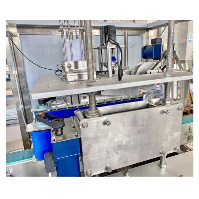 China Automatic Food Beverage Water Bottle Oil Bottle Juice Bottle 1L 2L 3L 4L 5L Carry Handle Buckle Press Application Machine Equipment for sale