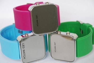 China Durable Colorful Silicone Wristband Watch / Silicone Bracelet Watches for sale