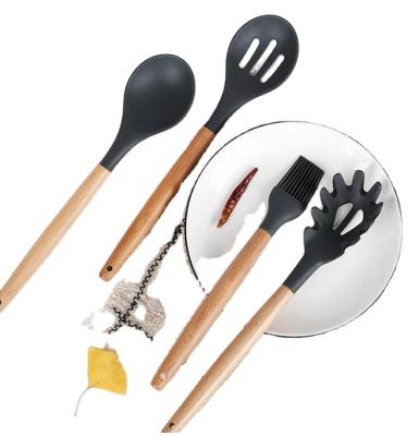 China Amazon Sustainable Hot Selling 7 Pieces Sets Black Silicone Pasta Claw Kitchen Set With Wooden Handle for sale