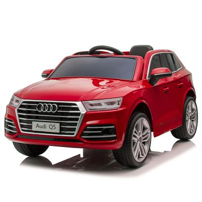 China Toy High Quality Licensed Audi Q5 Baby Carriage Double Door Ride On Kids Electric Ride On Car For Baby Drive With Pull Rod for sale