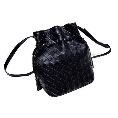 China 2021 Fashion Popular Tik Tok Mini Drawstring Woven Bucket Bag GENUINE LEATHER Sheepskin One-shoulder Messenger Tassel Leather Handbag for sale