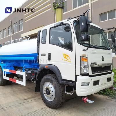 China 5000L Tank Sinotruk Howo Light Water Tank Truck 6 Wheels 5 Cbms for sale