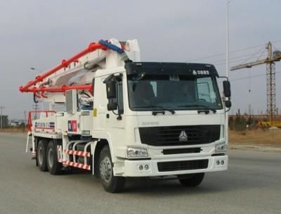 China Safety Electronically Control Concrete Pump Truck Strong Stability With HOWO Chassis for sale