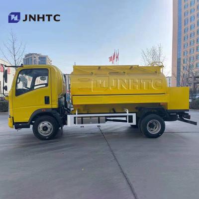 Chine Camion-citerne aspirateur de réapprovisionnement en combustible de carburant de Sinotruk Howo 3000L 5000L 4x2 de faible puissance à vendre