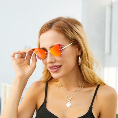 China UV-400 new 2022 gradual change sunglasses ladies with diamond butterfly women trend personality piece frameless uv400 sunglasses for sale