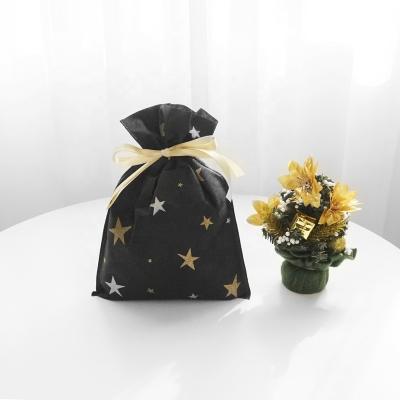 China Custom Non Woven Black Gift Wrap Drawstring Gift Pouch For Christmas Decoration for sale