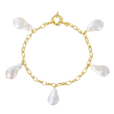 China 2021 CLASSIC Pearl Baroque Freshwater Pearls Charm Bracelet Large Gold Plating Pearl Drop Shaped Bracelet for sale