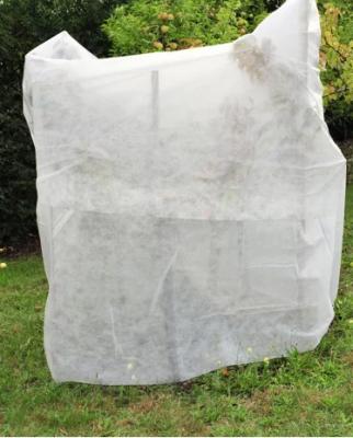 China Anti-bacteria Agriculture Garden PP Spunbonded Fabric Biodegradable UV Treated Nonwoven Tub To Keep Plant Warm for sale