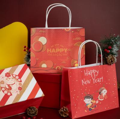 China Customized Recyclable Christmas Design Kraft Paper Gift Bag Hot Sale Color Print Gift Bag With Twisted Paper Handle for sale