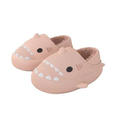 China Wholesale Waterproof Indoor Unisex Shoes Kids Slides Winter Shark Shape Home Slippers Clogs Kids Keep Warm Fur PlushShoes for sale