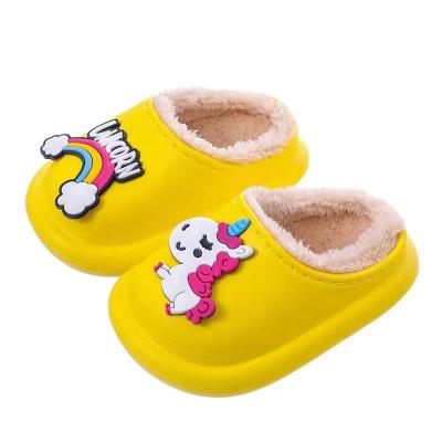 China Wholesale Waterproof Indoor Unisex Kids Slides Shoes Winter Duck Cartoon Home Slippers Clogs Kids Keep Warm Fur PlushShoes for sale