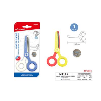 China Eco-friendly Simple Scissors Classic Paper Craft Handle Student Plastic Scissors for sale