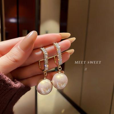 China New Style FASHIONABLE High Quality Dangling Oval Brilliant Diamond Pearl Earring Rhinestone Crystal Rhinestone Rose Gold Baroque Style Luxury Earrings for sale