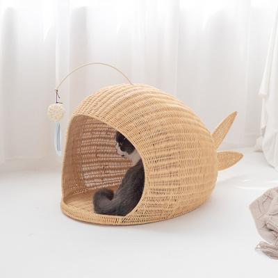 China Sustainable Fish Style Natural Rattan Cat Pet Bed for Indoor Cats and Small Dogs for sale