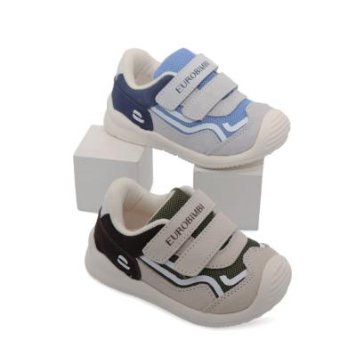 China 2022 Lightweight Baby Boy Toddler Shoes 1-3 Years With Simple Line Design Autumn Casual Sneakers for sale