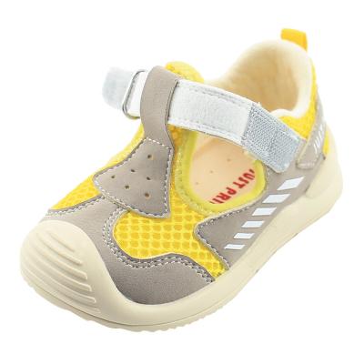 China 2021 Kids Red Summer Breathable Soft Slippers For Children First Stepping Shoes Boys Girls Beach Flat Sandals for sale