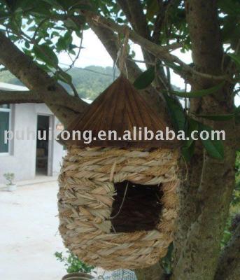 China Plant Fiber Backyard Bird Roosting the Pouch with Wood Roof for sale