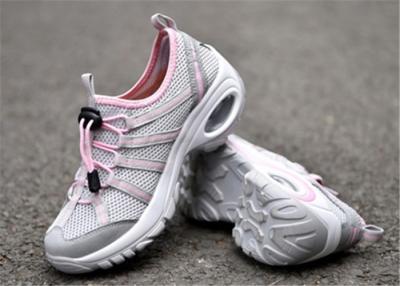 Cina Scarpe atletiche comode del cuscino d'aria di autunno per il sudore della sostanza assorbente delle coppie in vendita