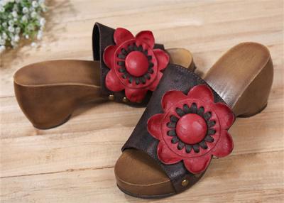 China Cowhide Leather Upper Comfortable Clogs And Mules With Big Sun Flower Decorations for sale