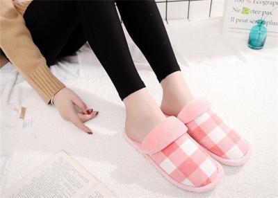 China Round Toe Comfortable House Slippers For Women Cotton Fabric Lattice Pattern Upper for sale