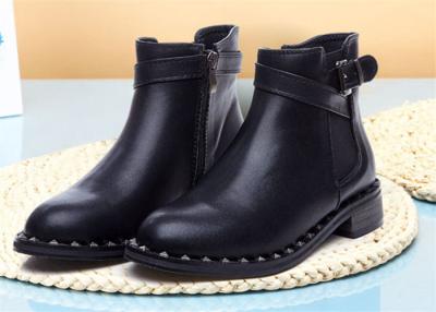 China Botas para mujer de Martin del cuero auténtico del estilo americano con los remaches del metal y la cremallera lateral en venta