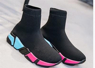 China Coloree la parte inferior plana de las mujeres de los zapatos de los calcetines más las botas cortas calientes del terciopelo, negras en venta