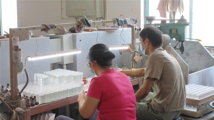 Verified China supplier - Pujiang Minghuang Crystal Co., Ltd.