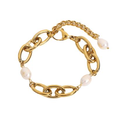 China Hot Sale CLASSIC Freshwater Pearl Chain Bracelet 18K Gold Plated Stainless Steel Bracelet For Women for sale