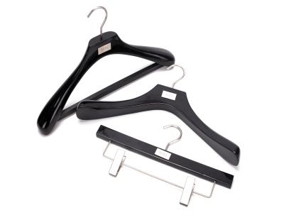 China Traditional Custom Luxury Black Wood Rubber Coating Suit Hanger for sale