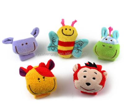 China OEM Free Sample Plush Baby Gift / Wrist Wrapping Rattling Squeaky Toys Funy Baby Sound Making Toys for sale