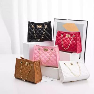 China Wholesale Fashion 2022 Summer Fashion Women Embroidered Chain Lady Bags Mini Handbag Pu Shoulder Tote Bag for sale