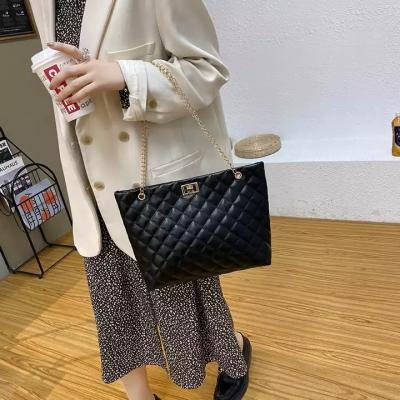 China 2022 Newest Fashion Factory Wholesale Large Capacity Shoulder Bag For Women Travel Tote Bag Ladies Handbags for sale