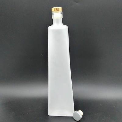 China High End Beverage Customization Is Hot Selling Cheap Square Irregular New 500ml / 700ml Vodka Bottle for sale