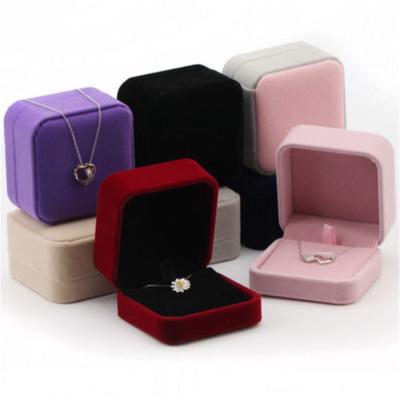 China Wedding High Quality Dangle Earrings Velvet Jewelry Box Necklace Display Storage Boxes Plastic Jewelry Display Box Keepsake Gift Jewelry Box for sale