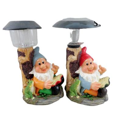 China Traditional Novelty Garden Gnome Lampost Ornament Auto-on Solar Powered LED Light for sale