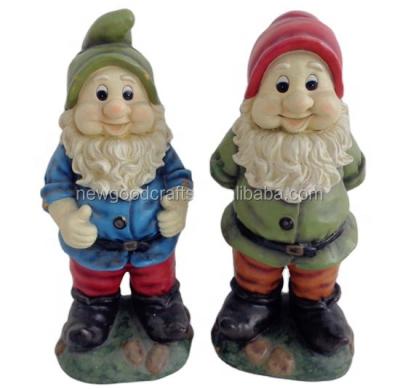 China Traditional Factory Direct Craft Garden Gnome Ornament Loving Garden Gnome Resin for sale