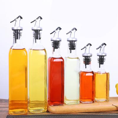 China Sustainable Oil Dispenser Bottle Clear Square RAYBIN Vinegar Olive Oil Dispenser Glass Bottle With Spill Spout for sale