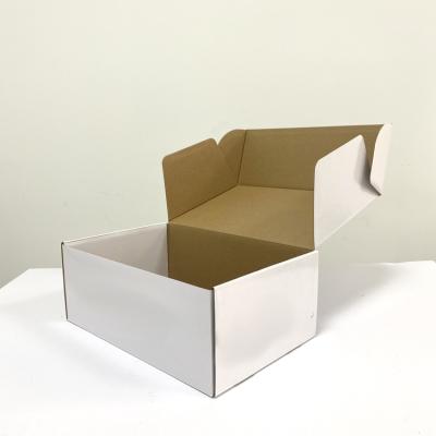 China 2021 Recyclable Most Fashionable Custom Logo Packaging Design Shoes Box Eco Friendly White Mailing Box for sale