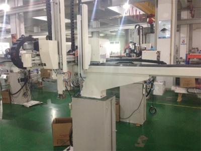 China Double Industrial Robotic Arm For Injection Plastic Product / Runner Taking Out for sale